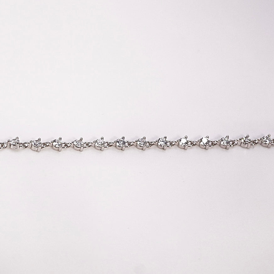 Bracelet rivière en argent 925 rhodié  avec oxydes de zirconium scintillants, élégant bijou pour femme